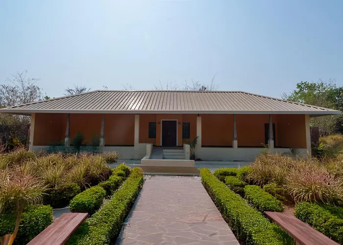 Nehamrit Farmstays With Pool, Near Malshej Ghat
