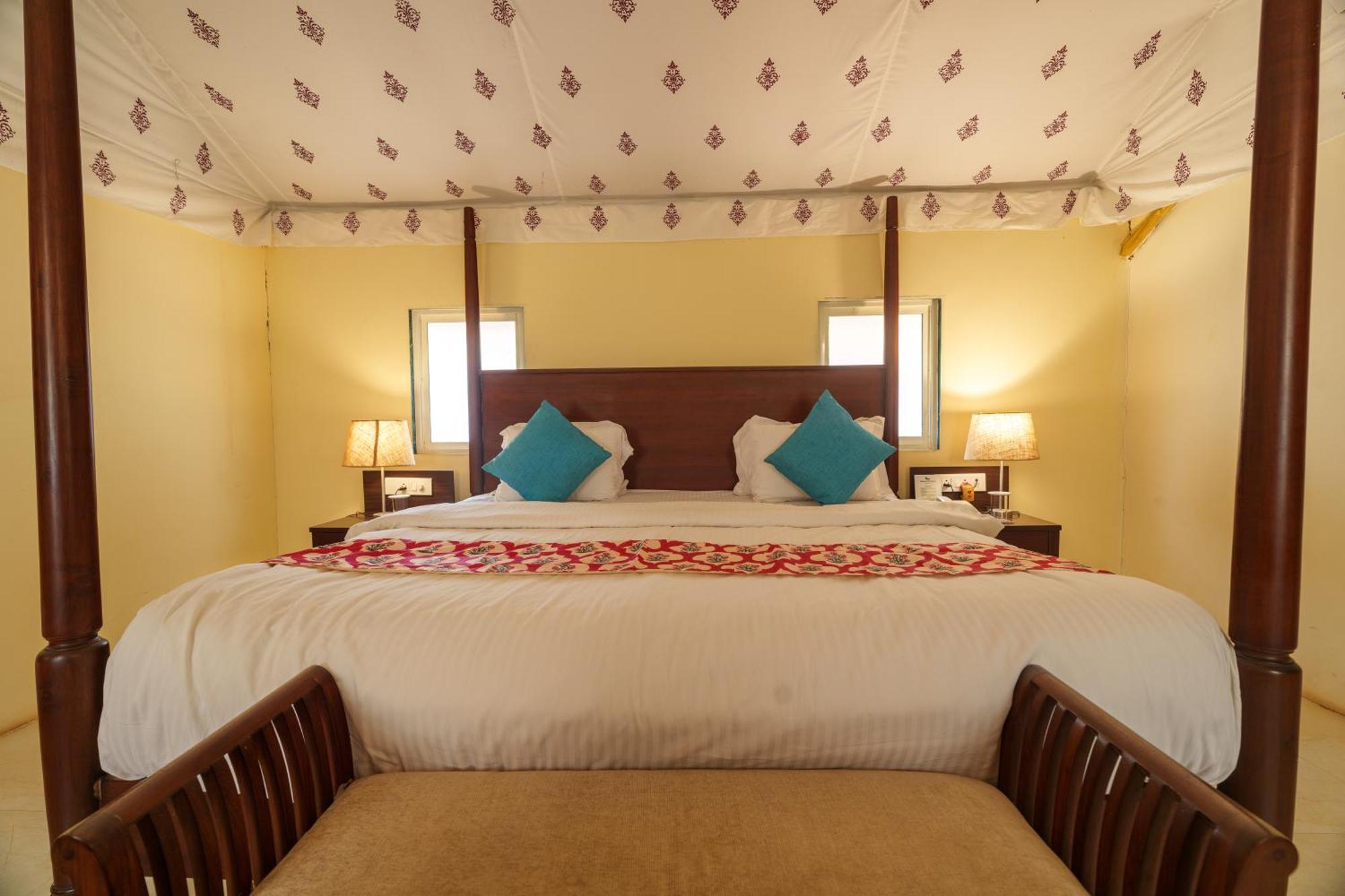 Farm stay Nehamrit Farmstays With Pool, Near Malshej Ghat Murbad