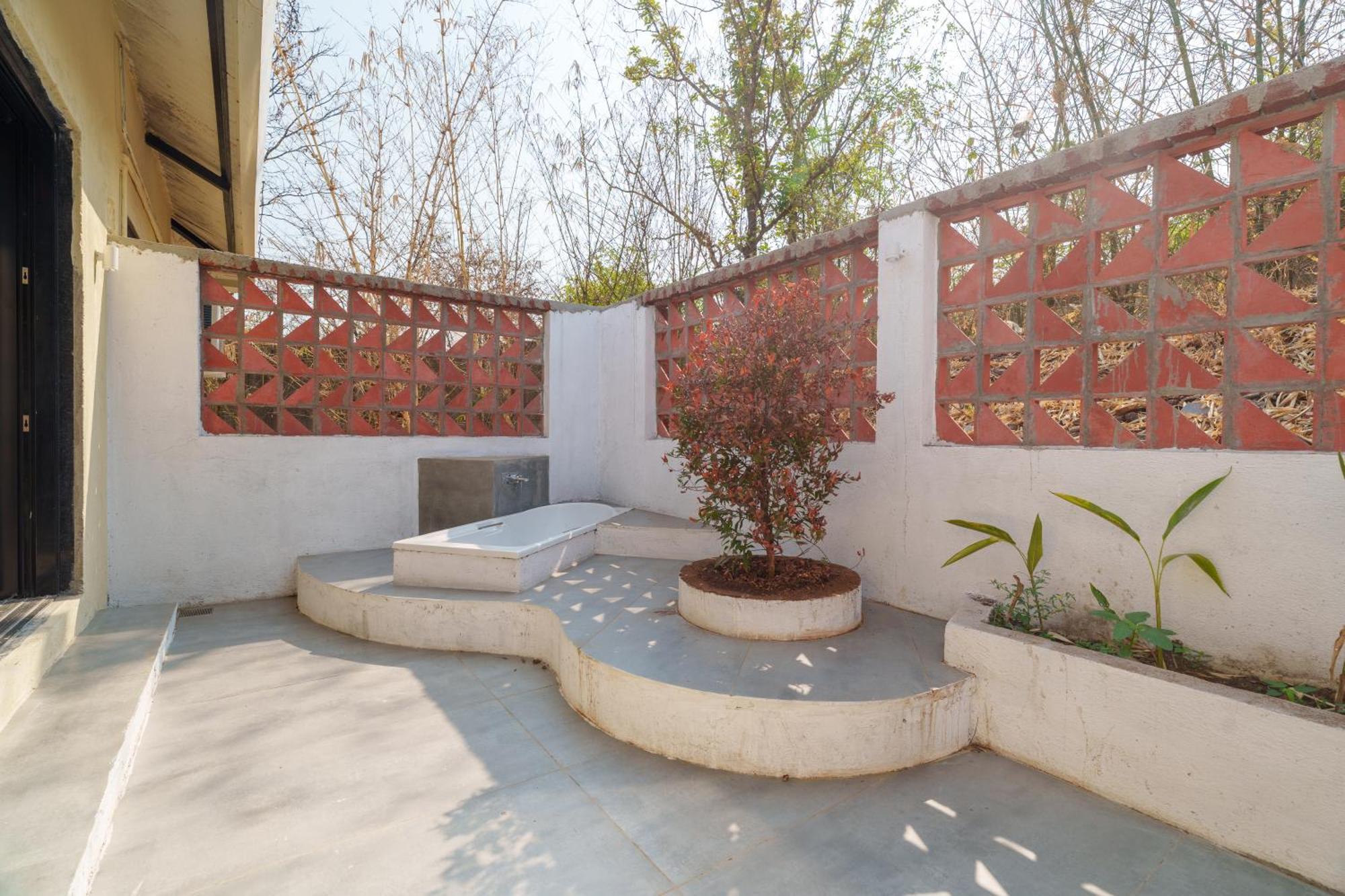 Nehamrit Farmstays With Pool, Near Malshej Ghat Farm stay