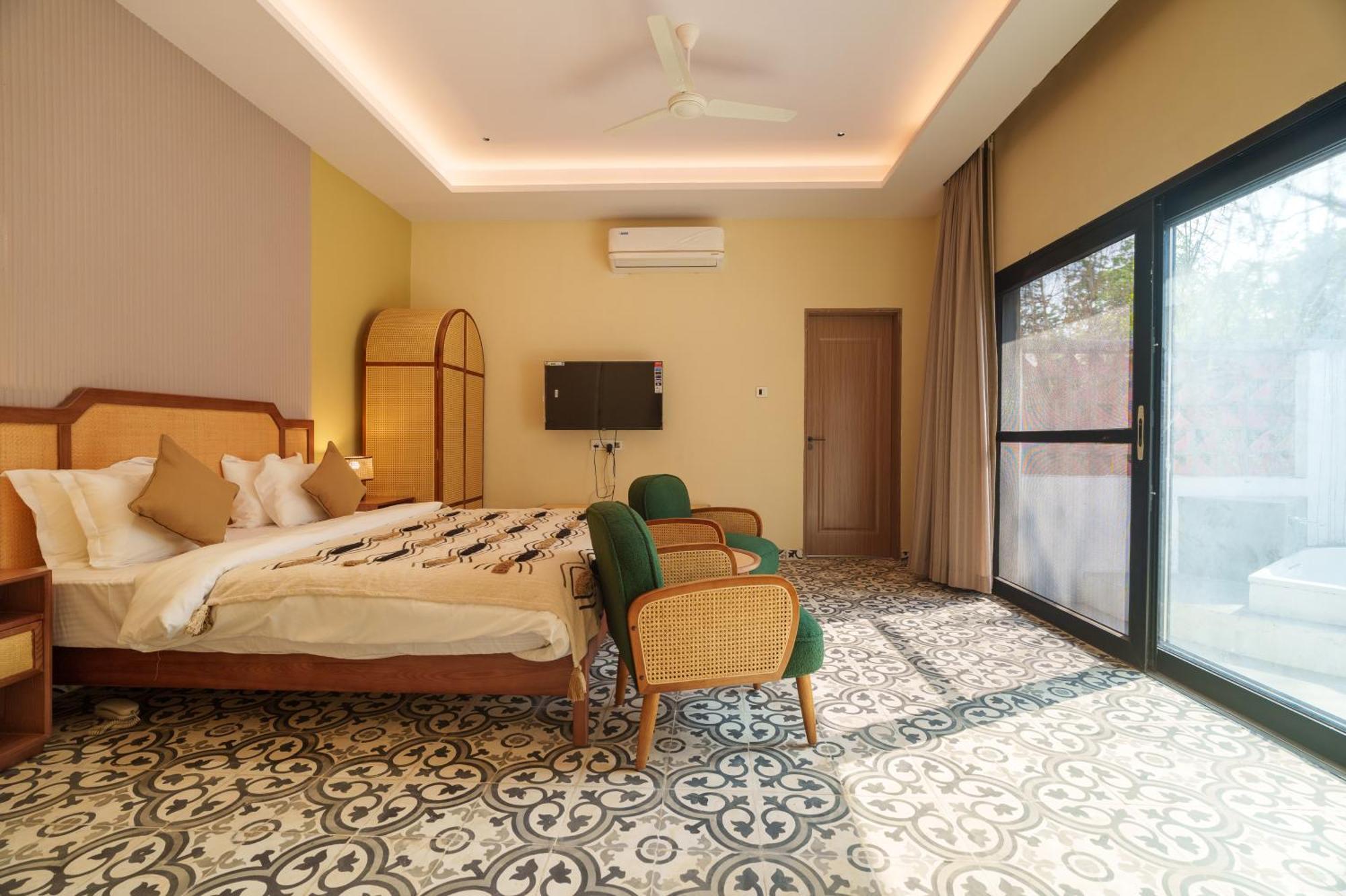 Farm stay Nehamrit Farmstays With Pool, Near Malshej Ghat