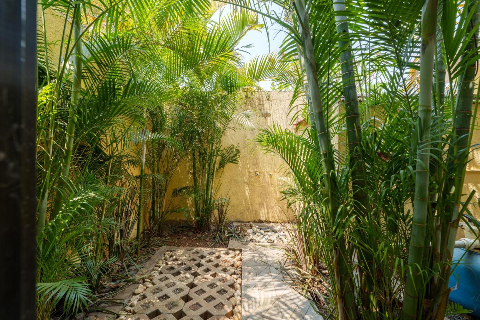 Nehamrit Farmstays With Pool, Near Malshej Ghat Farm stay