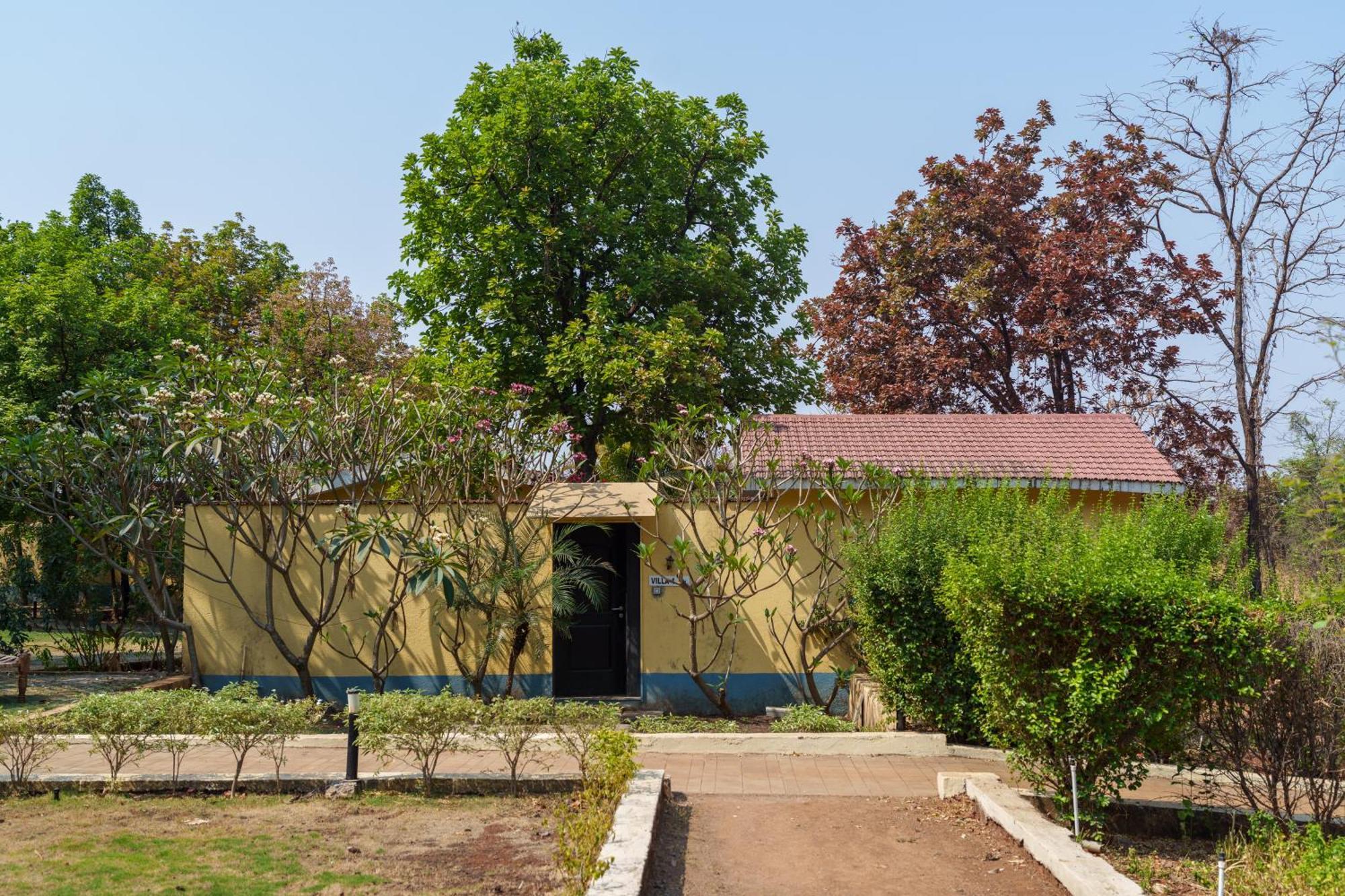 Nehamrit Farmstays With Pool, Near Malshej Ghat *
