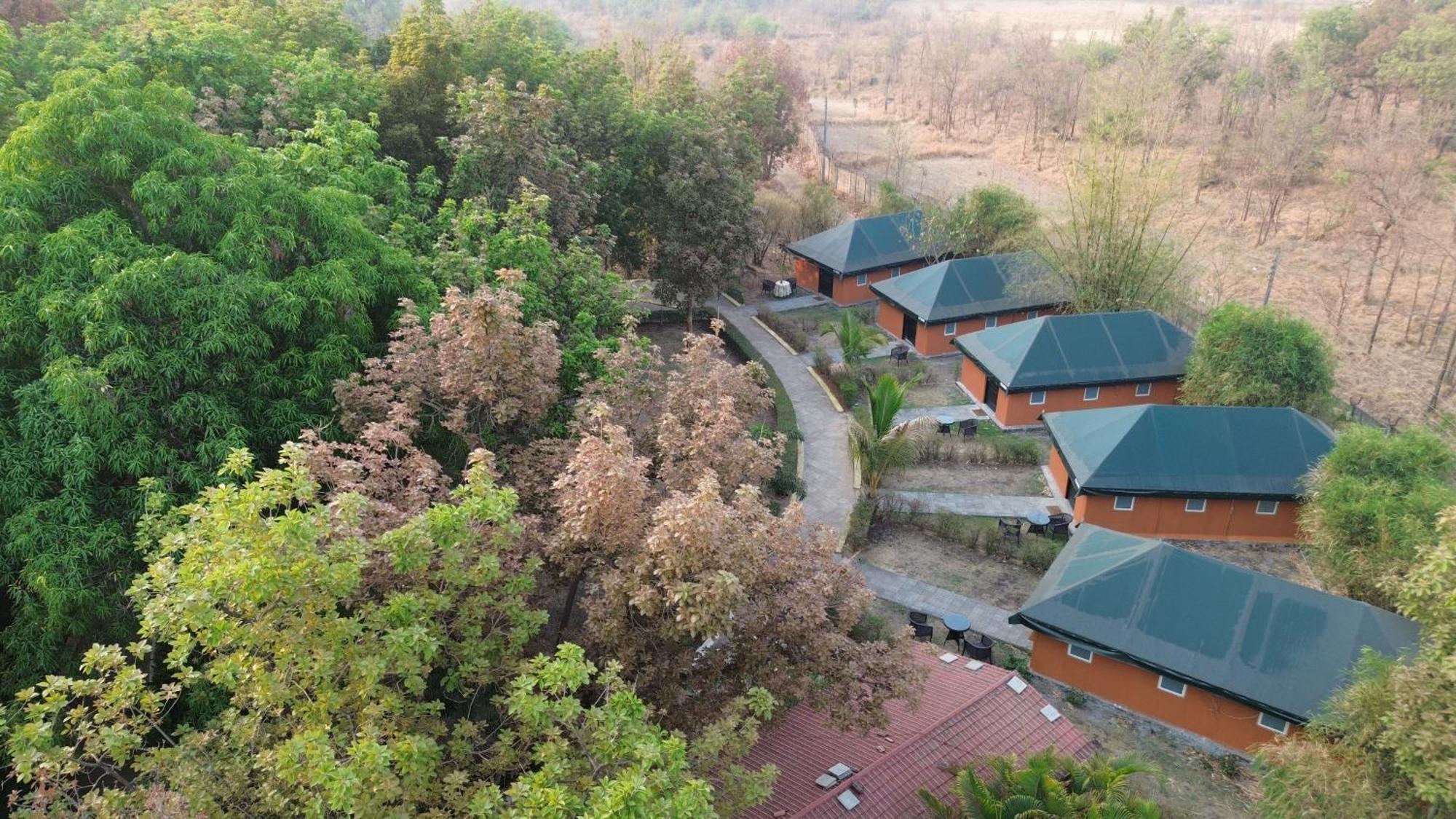 Nehamrit Farmstays With Pool, Near Malshej Ghat